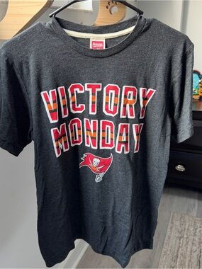 homage tampa bay buccaneers victory monday t-shirt